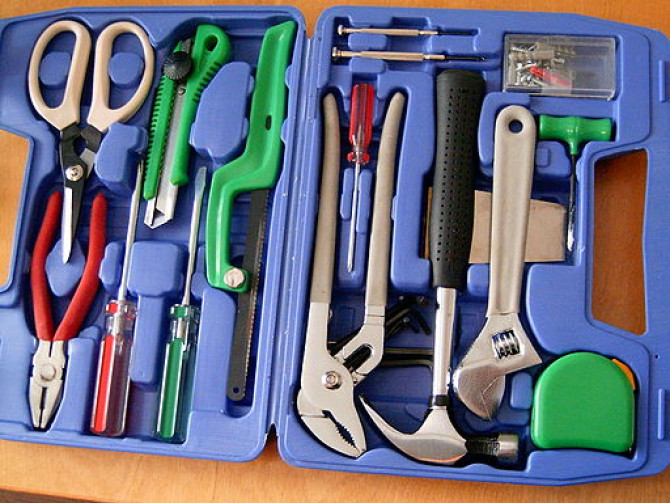 512px-20060513_toolbox.jpg