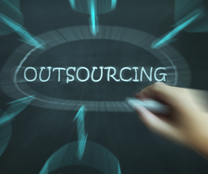 photodune-7919441-outsourcing-diagram-means-freelance-workers-and-contractors-xs.jpg