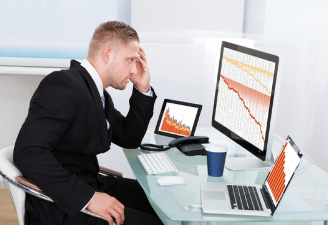 despairing-businessman-faced-with-financial-losses-xs.jpg despairing-businessman-faced-with-financial-losses-xs.jpg