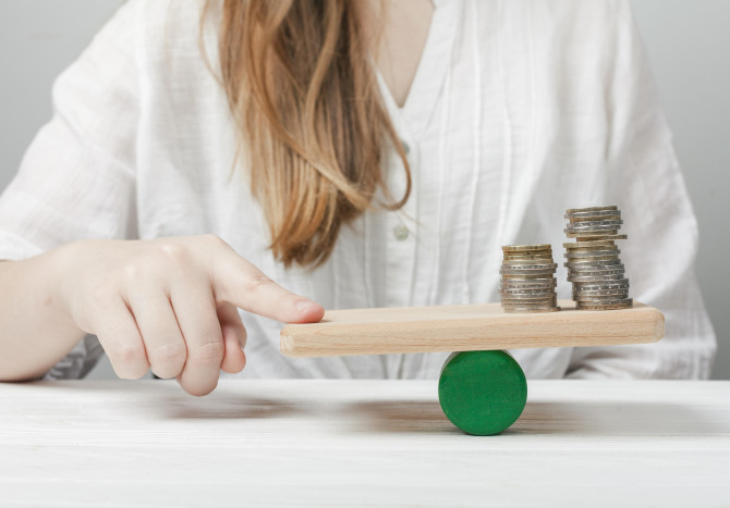 woman-holding-her-finger-balance-with-coins.jpg woman-holding-her-finger-balance-with-coins.jpg