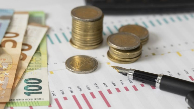 high-angle-coins-banknotes-arrangement.jpg high-angle-coins-banknotes-arrangement.jpg