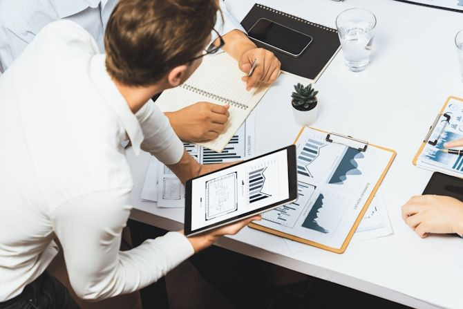 analyst-team-uses-bi-fintech-tablet-analyze-financial-data-prudent.jpg analyst-team-uses-bi-fintech-tablet-analyze-financial-data-prudent.jpg