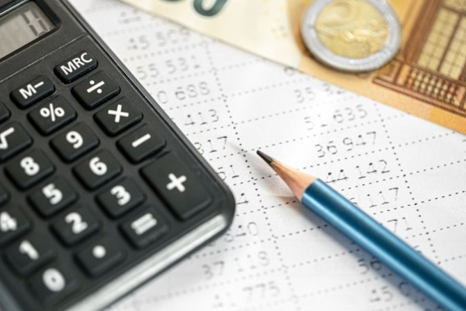 calculator-money-pencil-closeup-blurred-background.jpg
