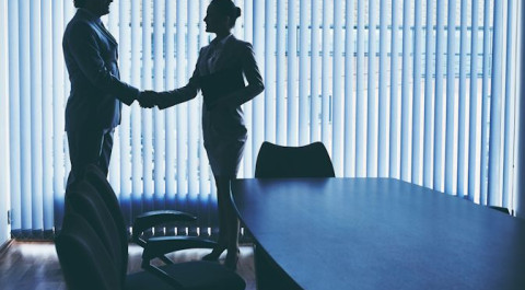 negotiating-with-new-employee.jpg