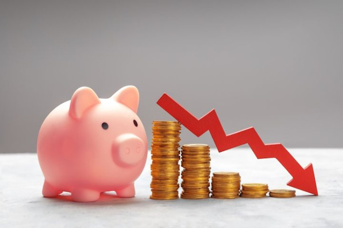 piggy-bank-with-coins-graph-arrow-downward-falling-savings-bankruptcy-loss-investment.jpg