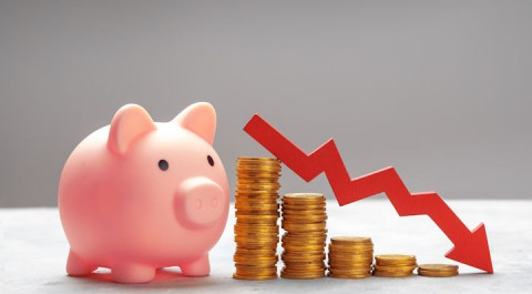 piggy-bank-with-coins-graph-arrow-downward-falling-savings-bankruptcy-loss-investment.jpg