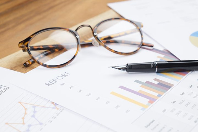 wood-working-table-business-report-analyze-chart-glasses-pen.jpg
